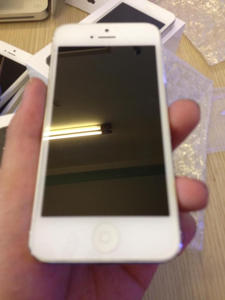 Bán iphone 5 trắng 16g và đen 32g likenew giá HOT!!! - 1