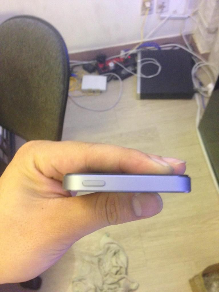 Bán iphone 5s màu xám 16g lock AT&T giá 9trxxx!! - 2