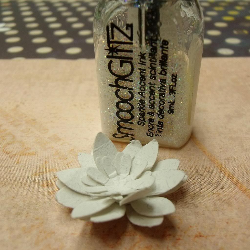 http://i1293.photobucket.com/albums/b600/nicutopia/MCS%20January%20GDT/PaperDaisyTutorial7_zps8b768ebf.jpg